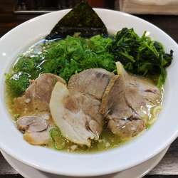 醤油青ネギらーめん+ほうれん草+チャーシュー2枚