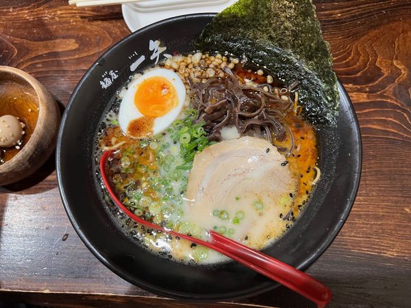 「黒ラーメン」@麺屋 一矢の写真