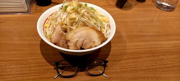 「らーめん(豚入り・300g)にんにく少し、野菜、あぶら、ねぎ」@ちばから 蒲田店の写真