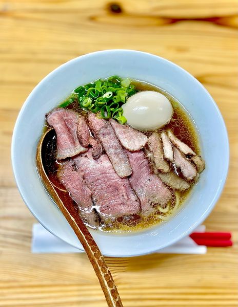 「牛骨あっさりラーメン【しょうゆ肉増し味玉付き】」@麺榮 王様のラーメンの写真