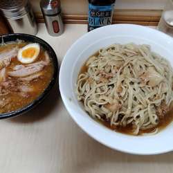 味噌つけめん大熱盛りブタ増し　麺丼にアブラカラメ