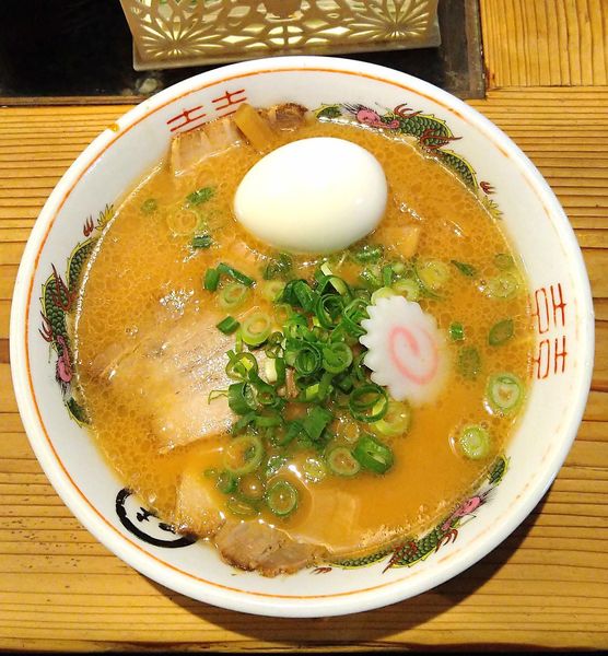 「チャーシューメン 920円＋ゆで玉子 60円」@中華そば 味丸 県体前店の写真