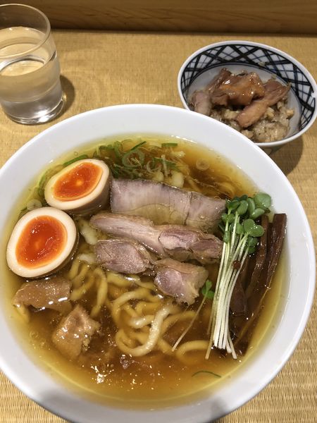 「親鶏中華そば(中太麺)煮卵＋親鶏飯」@手打 親鶏中華そば 綾川の写真