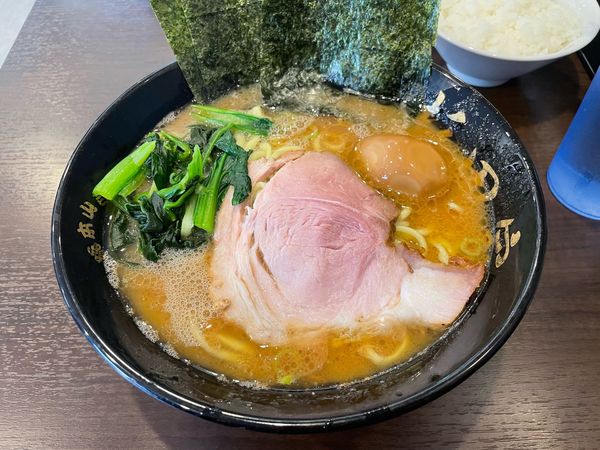 「ラーメン中　味玉」@杉田家 千葉駅前店の写真