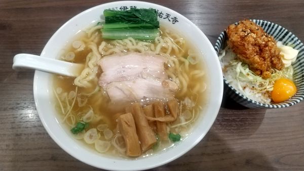 「中華そば塩と唐揚げめし1100円」@打ち立て中華そば 伊蔵八 祐天寺店の写真