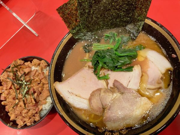 「チャーシュー麺＋チャーシューまぶし丼」@環2家 川崎店の写真