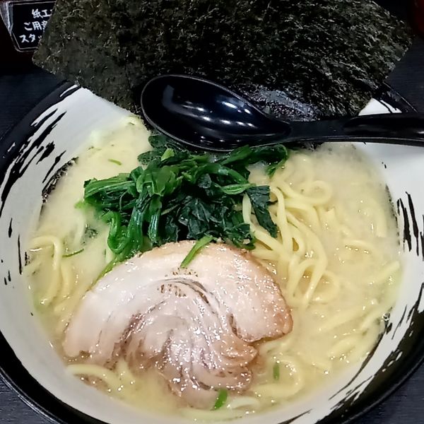 「豚骨らーめん(730円)・大盛り(100円)」@らーめん春樹 イオンモール船橋店の写真