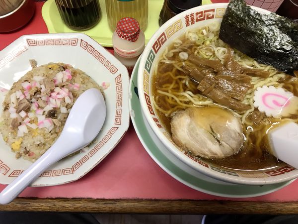 「ラーメンと半チャーハン　¥700」@味楽の写真