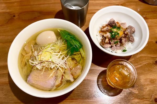 「鶏塩特製ラーメン with ぐり虎特製チャーシュー丼」@麺処 ぐり虎 本店の写真