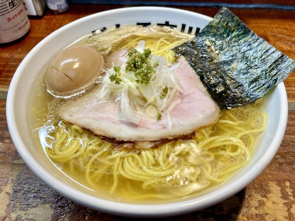 「アサヒスーパードライ缶 → 塩（モモ）＋ 味玉」@元祖一条流がんこラーメン たま館分店の写真