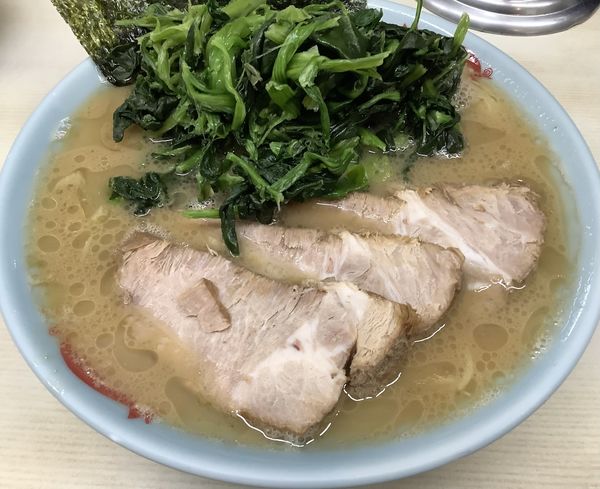 「ラーメン　＋　チャーシュー　＋　ほうれん草」@横浜ラーメン 町田家 町田本店の写真