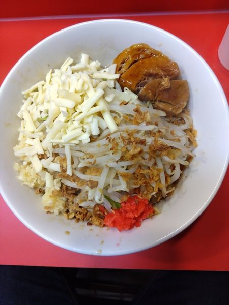 「まぜそば（200g）＋チーズ」@まぜそばマゼロー 船橋店の写真