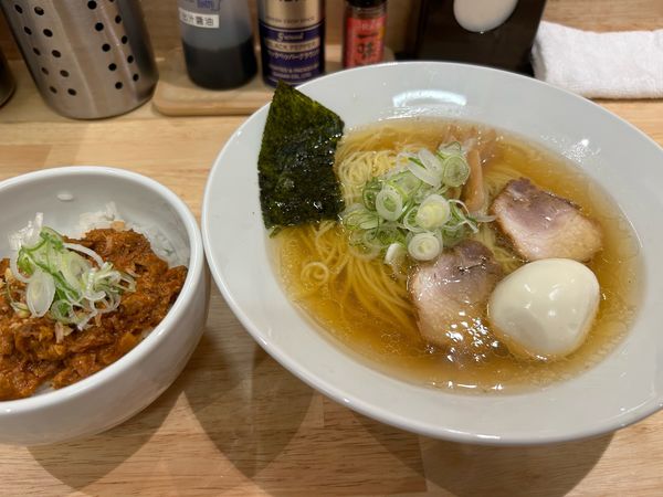 「塩らーめん700円、味玉150円、坦々めし350円」@ふる川食堂の写真