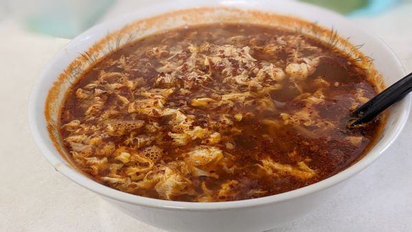 「土日ランチBセット：タンタンメン大辛＋半チャーハン（980円）」@中華 タンタンメン 隆翔の写真