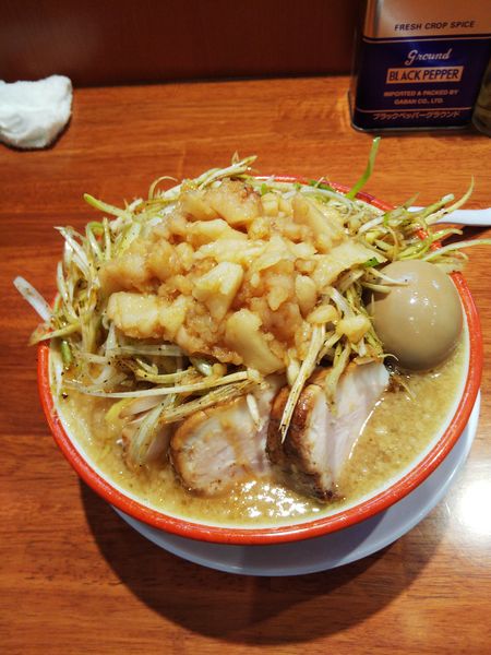 「味玉ラーメンネギトッピング1,150円野菜脂増し」@らーめん バリ男 行徳店の写真