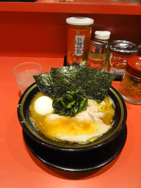 「ラーメン750円硬め多目　崩れ卵20円」@環2家 蒲田店の写真