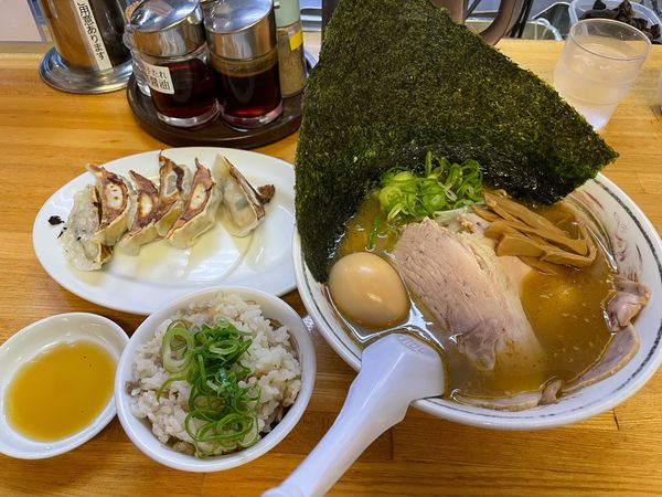 「ハルピンスペシャル + 子豚飯 + 餃子」@ハルピンラーメン 本店の写真