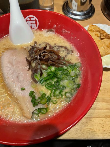 「ラーメン 唐揚げ」@豚骨らーめん 福の軒 秋葉原店の写真