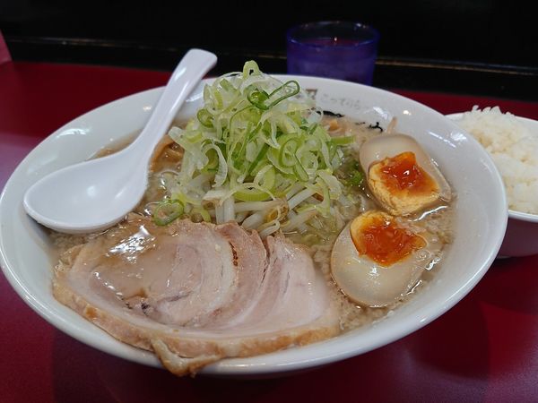 「醤油らーめん」@濃厚こってりら～めん つばめの写真