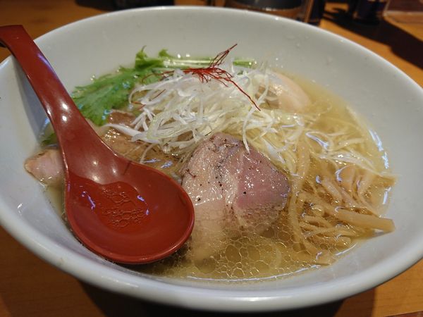 「香彩鶏だし塩ラーメン」@麺屋 翔 品川店の写真