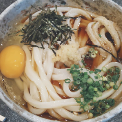 ぶっかけ（600円）、生卵プラス