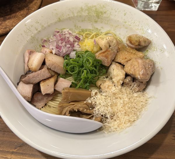 「裏メニュー 地頭鶏まぜそば」@だれやめやの写真