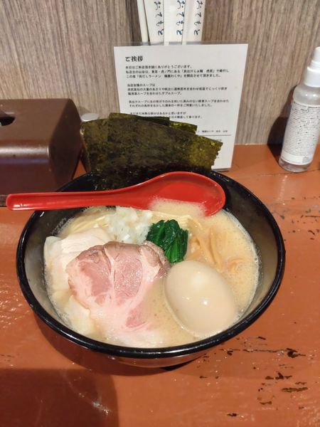 「特製貝だし豚骨醤油ラーメン大盛」@麺屋 わくやの写真