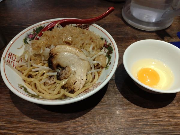 「豚と油まぜそば」@つけめんTETSU 壱の木戸 水戸店の写真