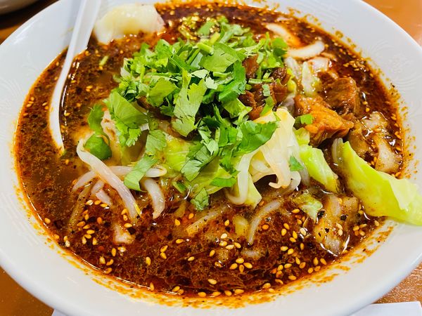「麻辣牛肉麺 880円」@亀戸刀削麺の写真