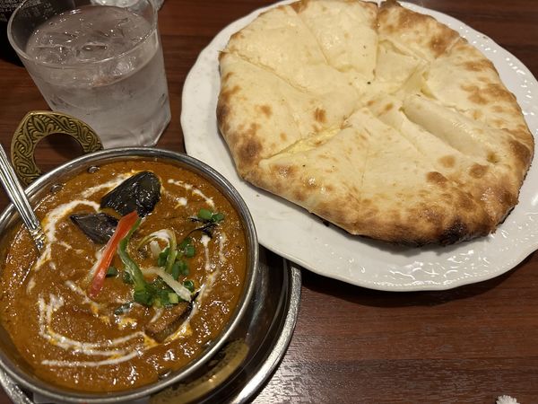 「キーマナスカレー950円＋チーズナン525円　他」@ヒマラヤン・エスニック ダイニング ガズル 東久留米店の写真