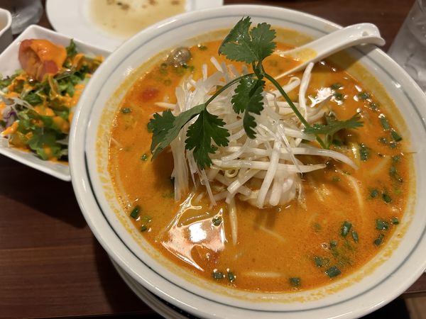 「トムヤムクンフォー1000円＋キーマナスカレー950円＋他」@ヒマラヤン・エスニック ダイニング ガズル 東久留米店の写真