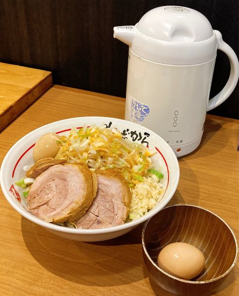 「油そば(ごまだれ)「ヤサイニンニクネギラーユ」＋豚券」@ちばから 蒲田店の写真