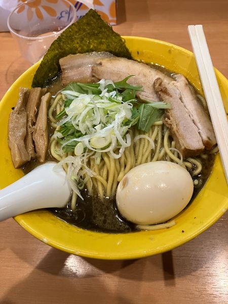「濃厚特製ラーメン 黒」@麺処 寅路の写真