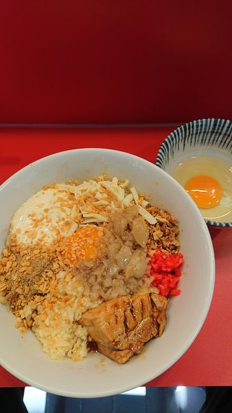 「ジャンクまぜそば+生卵」@まぜそばマゼロー 船橋店の写真