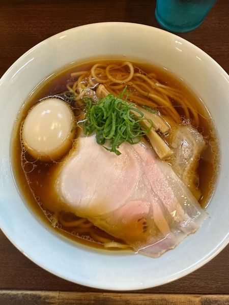 「『醤油らーめん＋味玉』　1150円」@とものもとの写真