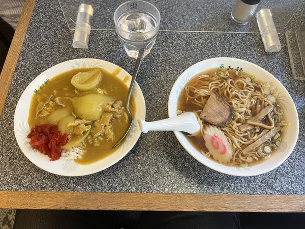 「半カレー&ラーメン 950円」@平和軒の写真