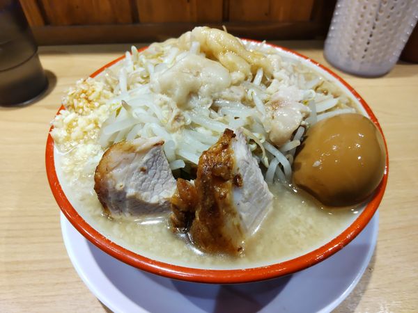 「味玉並らーめん、ヤサイ&アブラ タシ、ニンニク少なめ」@豚と脂。の写真