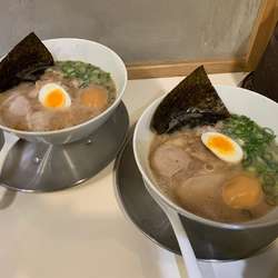 昔ラーメン（バリカタ）＋ラーメン（カタ）※どちらも味玉付き
