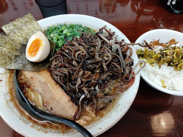 「お昼の定食（ラーメン＋じゃこ高菜飯）」@南木商店の写真