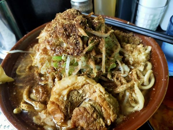 「山椒香る塩ラーメン・大2・生卵（脂・大蒜・生姜・山椒・火粉別」@自家製麺 まさき（非乳化） 2号店の写真