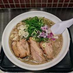 厳選濃厚煮干しらーめん　900円