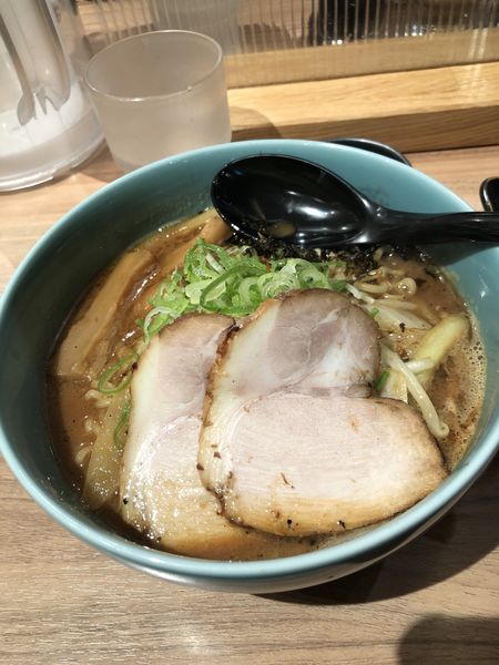 「我流札幌醤油ラーメン」@札幌飛燕の写真