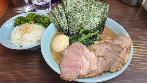 「ラーメン並 チャーシュー2 海苔 11/25」@横浜家系らーめん 武蔵家 川口店の写真
