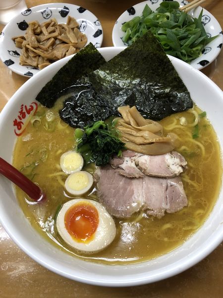 「ラーメン(大盛り)」@横浜ラーメン あばん 上尾西口駅前店の写真