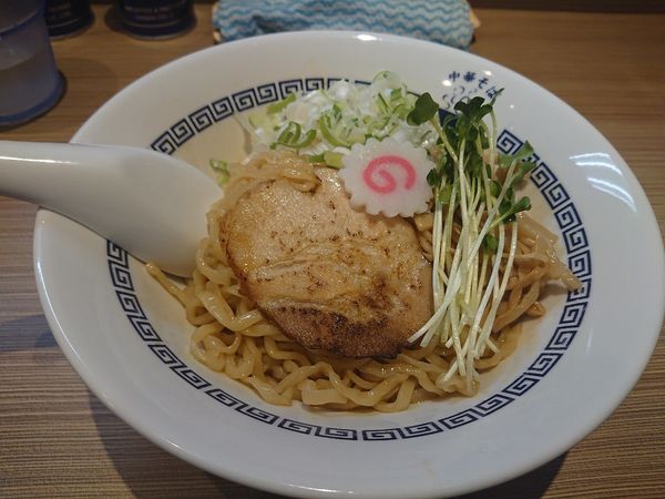 「煮干し油そば 手揉み麺」@中華そば 六感堂の写真