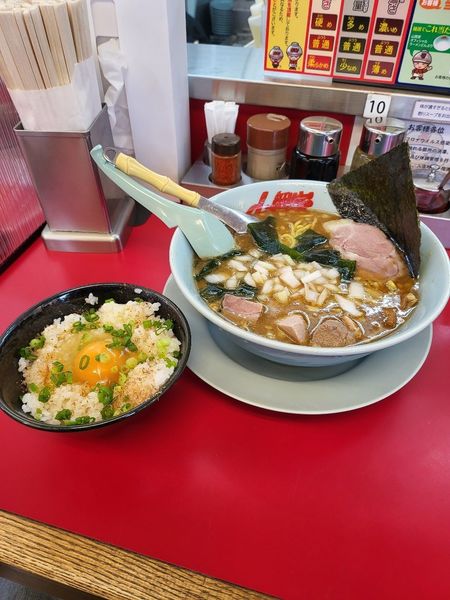 「プレミアム醤油とんこつラーメン」@ラーメン山岡家 諏訪店の写真