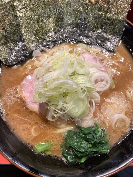 「ラーメン（中）＋薬味ねぎ」@横浜ラーメン 斎藤家の写真