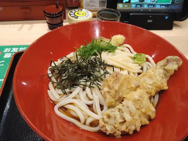 「とり天ぶっかけうどん」@得得うどん 伏見竹田店の写真