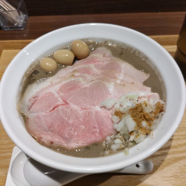 「キング・オブ・マニアニボプレッソ(煮干二十種)肉増しうずら味」@NIBOSHIMANIAの写真