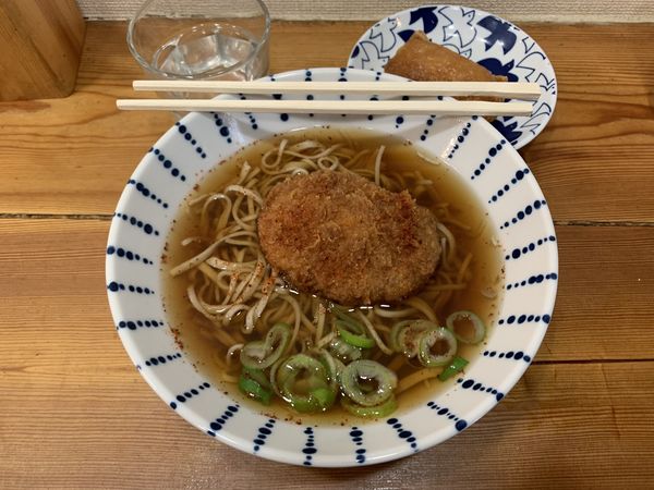 「コロッケそば400+いなり60＝460円」@なかやの写真